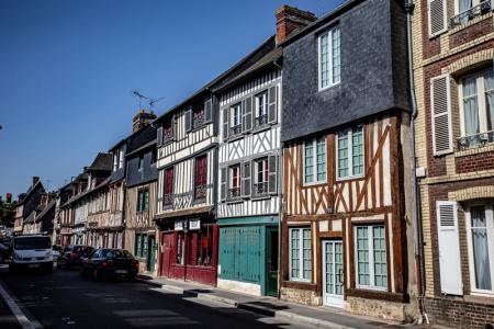 Du bois à tous les étages&fenetre&route&pan de bois&colombage