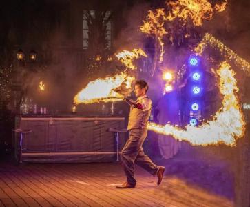 Swing-Palace-Bal-pyrotechnique-pour-5-artistes-1-768x634