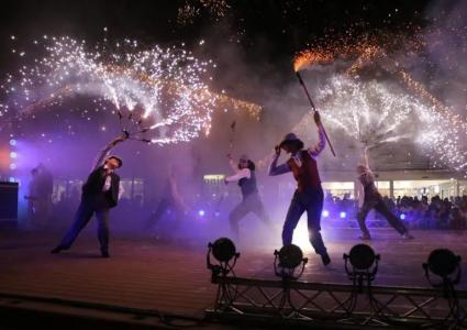 Swing-Palace-Bal-pyrotechnique-pour-5-artistes-6-768x541