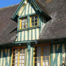 Une lucarne à Pont-l'Evêque