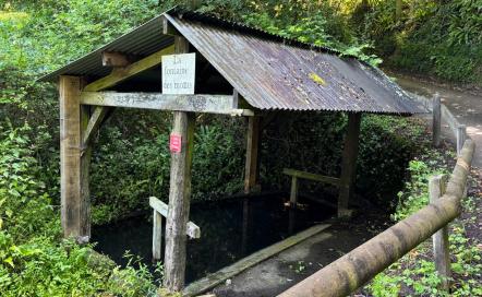 Lavoir de Glanville (fontaine de la Bruyère)