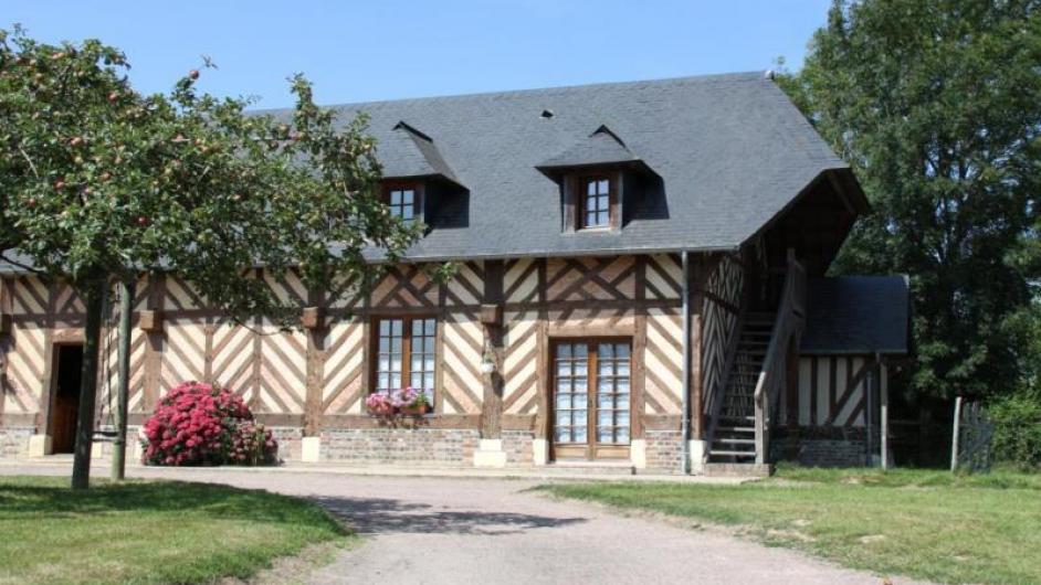 Gîte Les vergers de la Vicomté d'Auge - extérieur - façade en colombage - maison normande - entrée - Clarbec - Normandie - Calvados 