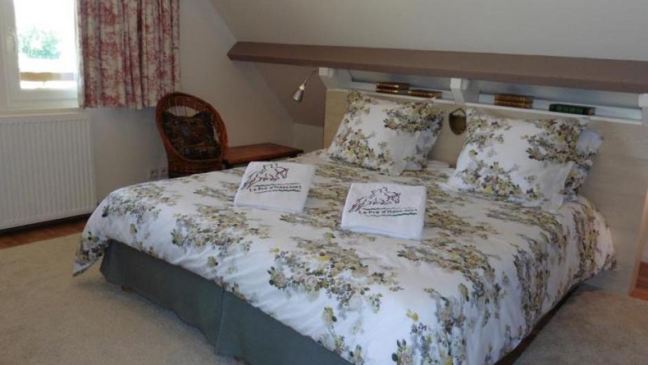 Gîte Le Pré d'Haucourt - intérieur - lit double - chambre 2 personnes- St-Pierre-Azif - Normandie - Calvados