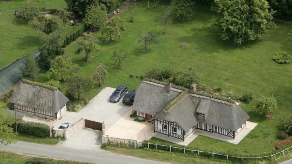 Gîte Le Pré d'Haucourt - vue du ciel - extérieur - chaumière - maison normande - St-Pierre-Azif - Normandie - Calvados