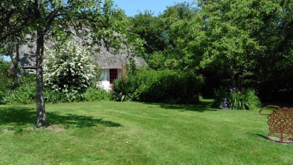 Gîte Le Pré d'Haucourt - extérieur - jardin - chaumière - St-Pierre-Azif - Normandie - Calvados