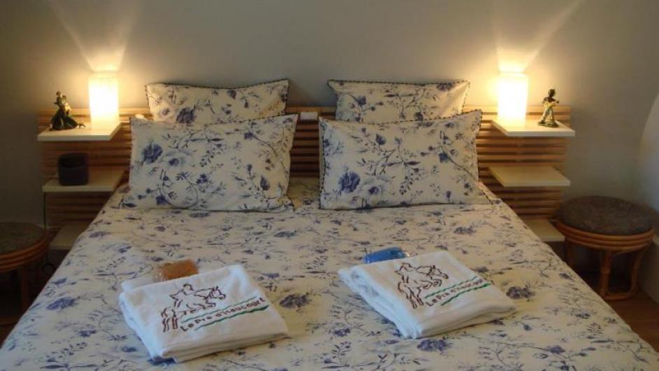 Gîte Le Pré d'Haucourt - intérieur - chambre 2 personnes - lit double - St-Pierre-Azif - Normandie - Calvados