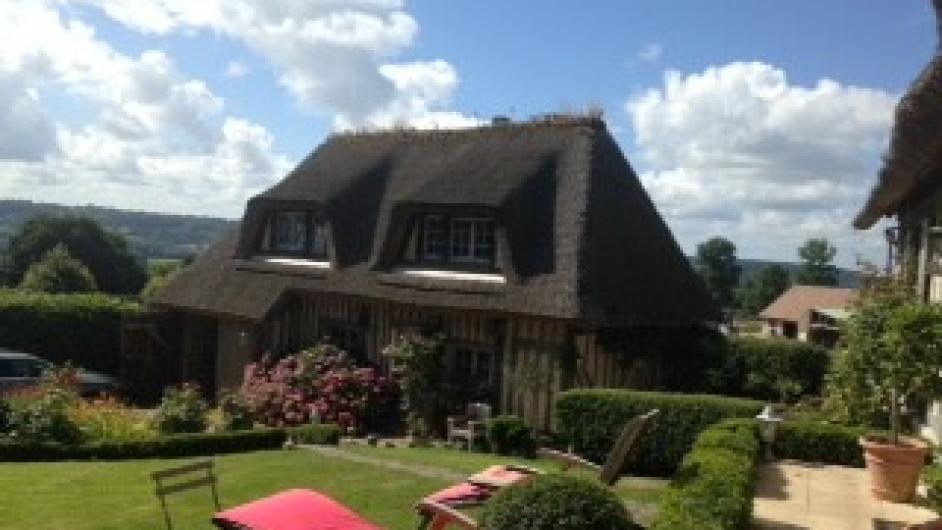 Chambres d'hôtes Les Chaumières du Pays d'Auge - terrasse - extérieur - maison normande - colombage - chaumière - Le Breuil-en-Auge - Normandie - Calvados 