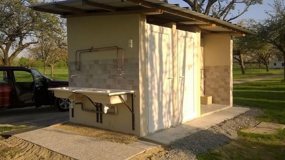 Aire Naturelle de Camping -  sanitaire - Reux - Normandie - Calvados 