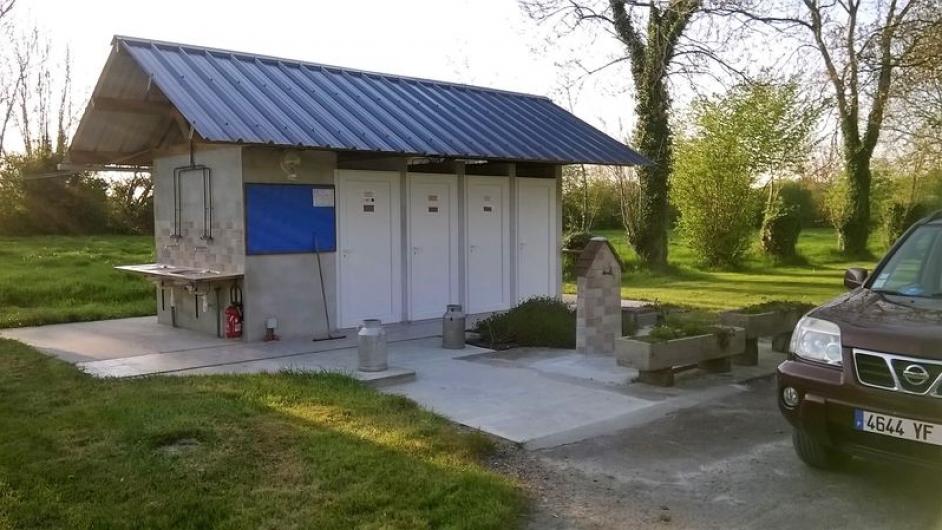 Aire Naturelle de Camping -  sanitaire - douches - Reux - Normandie - Calvados 