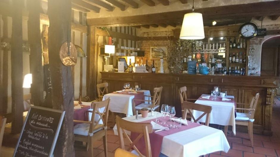 Restaurant l'Auberge de la Touques - salle intérieur du restaurant - colombage - restauration - Pont-l'Evêque - Normandie - Calvados  