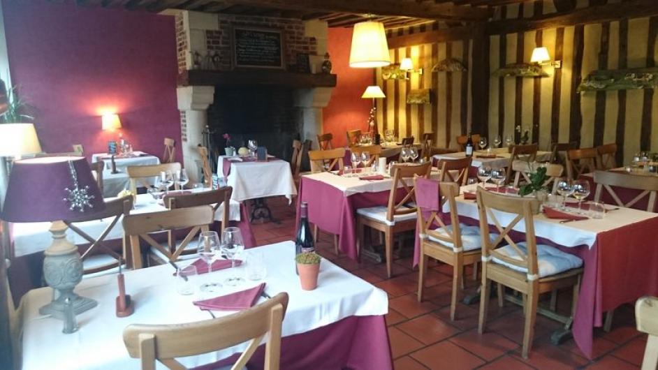Restaurant l'Auberge de la Touques - salle intérieur du restaurant - colombage - restauration - Pont-l'Evêque - Normandie - Calvados  