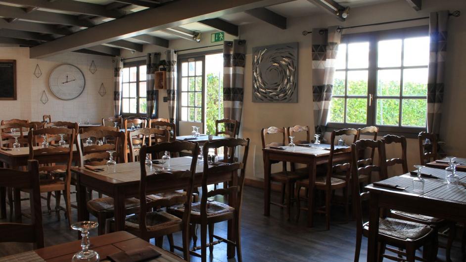 Salle restaurant Auberge du douet Saint-Martin-aux-Chartrains