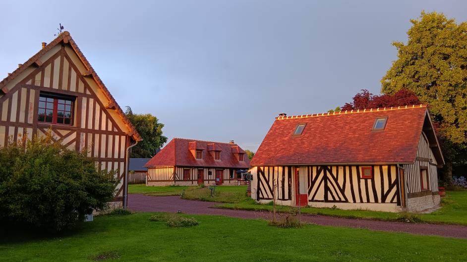Ensemble Les Augettes maisons à colombages jardin Saint-Hymer