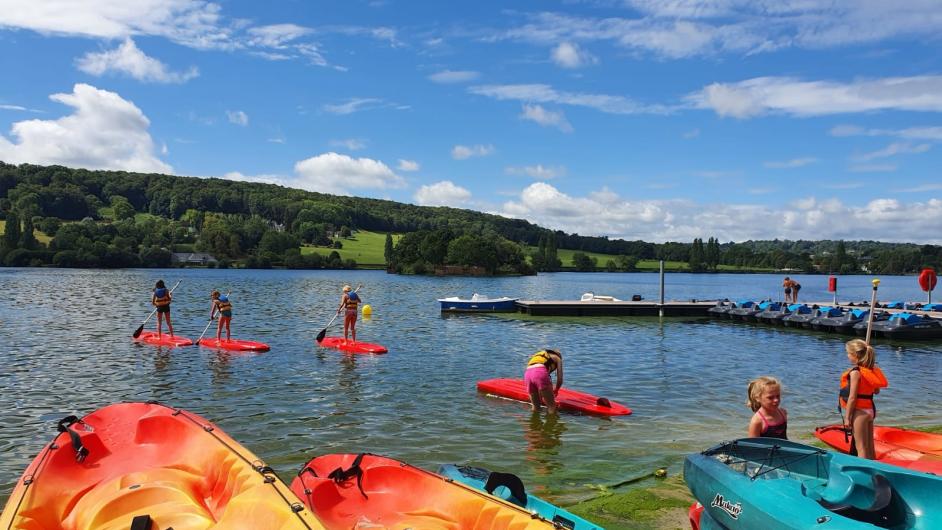Paddle, base loisirs du lac Terre d'Auge à Pont-l'Evêque, Pays d'Auge, Calvados, Normandie