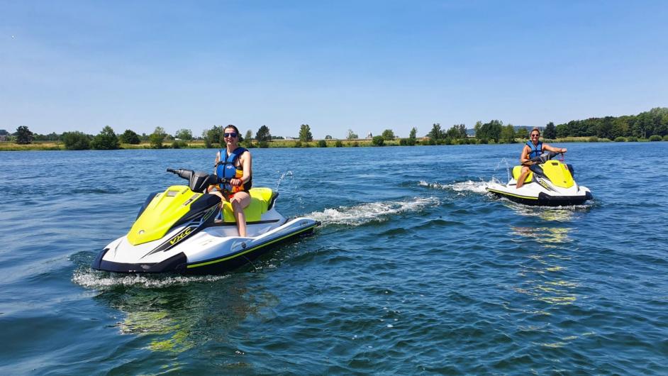 Jet à bras, base loisirs du lac Terre d'Auge à Pont-l'Evêque, Pays d'Auge, Calvados, Normandie