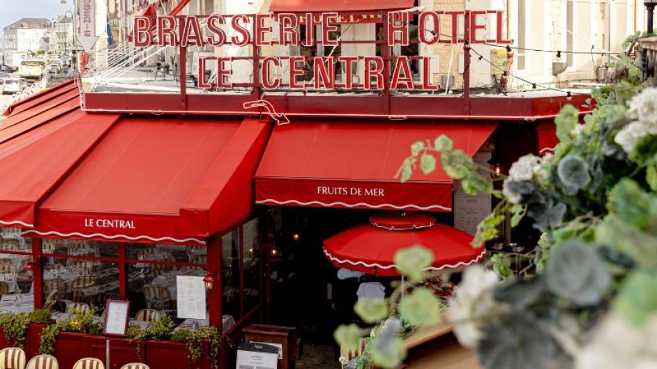 Entrée Le Central Hôtel_restaurant - crédits photos _ Manon Bouju (2)