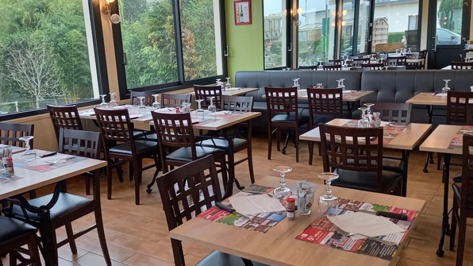 Brasserie le Relais du Breuil - tables intérieur - Pont-l'Evêque - Calvados - Normandie