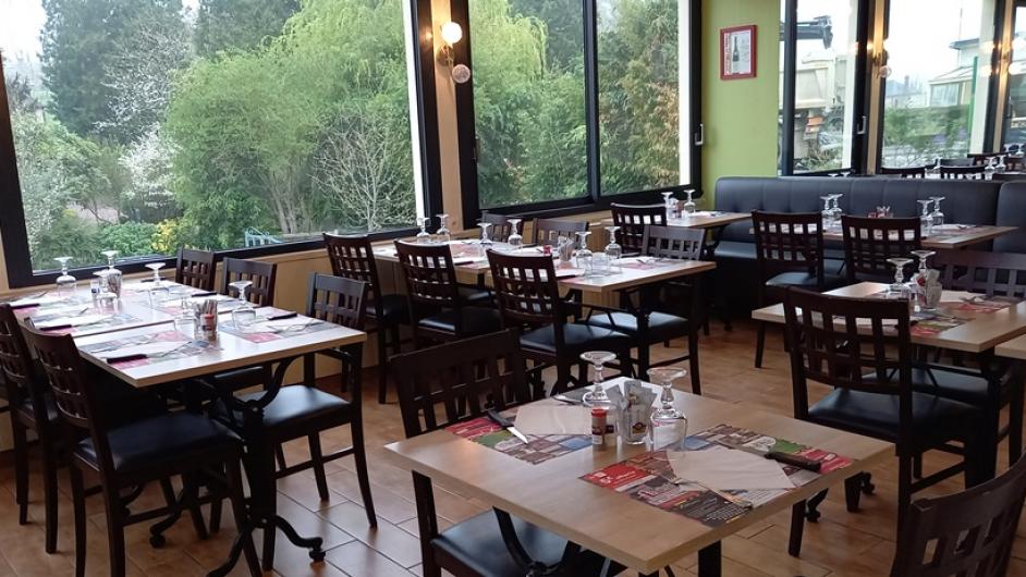 Brasserie le Relais du Breuil - tables intérieur - Pont-l'Evêque - Calvados - Normandie