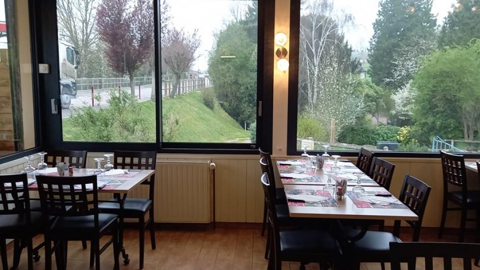 Brasserie le Relais du Breuil - tables intérieur - Pont-l'Evêque - Calvados - Normandie