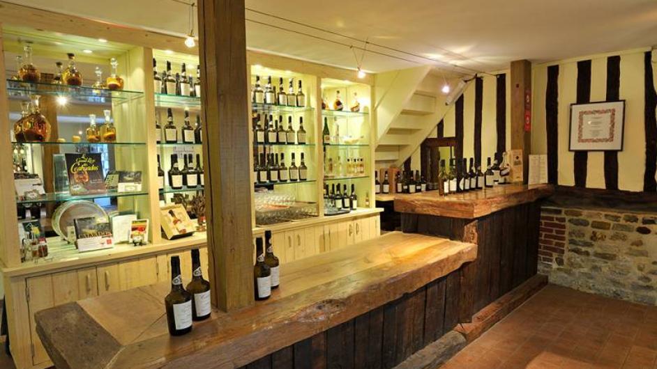 Distillerie artisanale Calvados Christian Drouin - boutique - Pont-l'Evêque - Normandie
