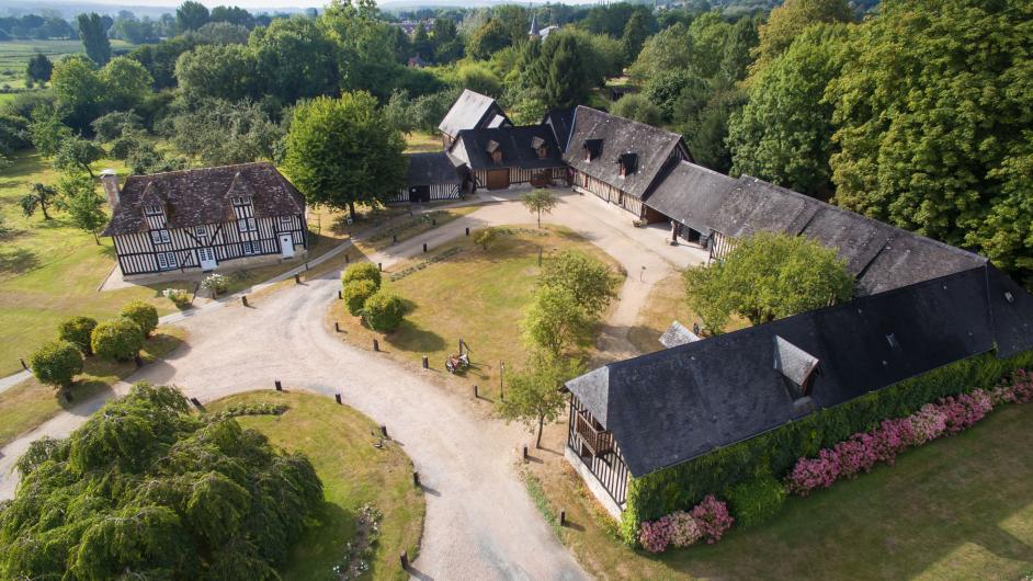 Distillerie artisanale Calvados Christian Drouin - Pont l'Evêque - Normandie - colombages 