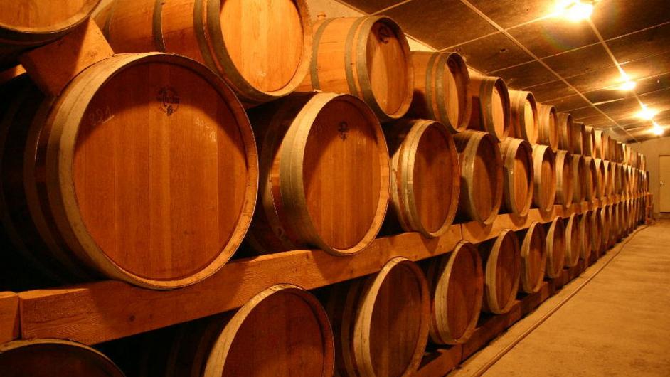 Calvados Pierre Huet - chais de vieillissement - Route du cidre - Cambremer -  Pays d'Auge - Calvados - Normandie 