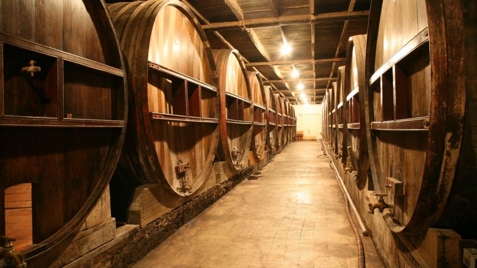 Calvados Pierre Huet - chais de vieillissement - Route du cidre - Cambremer -  Pays d'Auge - Calvados - Normandie 