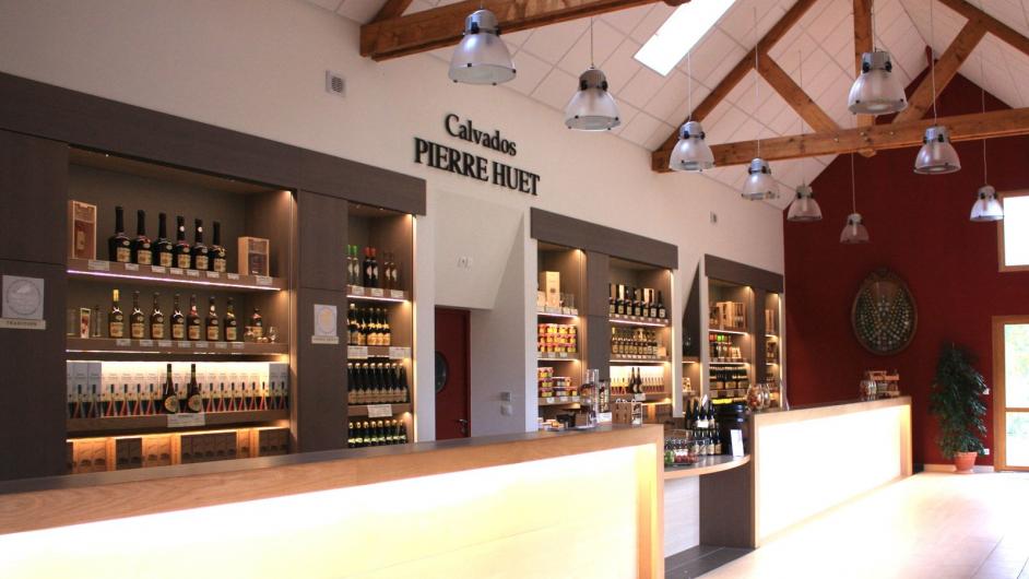 Calvados Pierre Huet - boutique - Route du cidre - Cambremer -  Pays d'Auge - Calvados - Normandie 