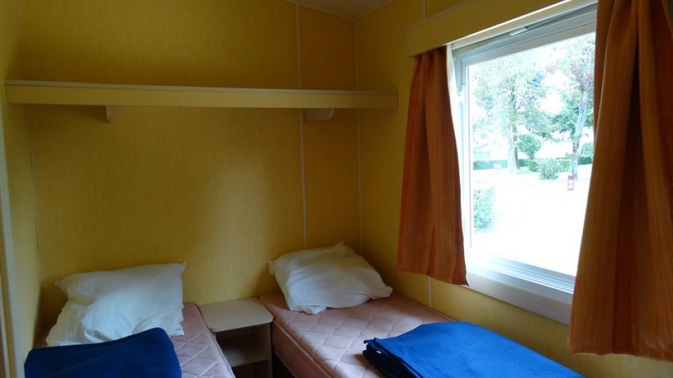 Camping de la Vallée à Lisieux - chambre - Lits séparés - Marion Nogueira