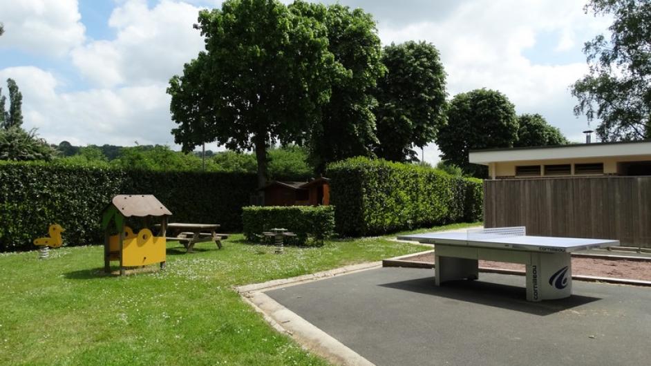 Camping de la Vallée à Lisieux  - Table de ping-pong et jeux pour enfants - pique-nique - Marion Nogueira