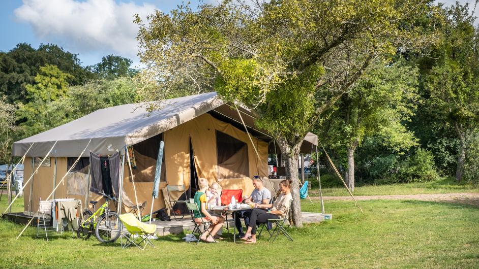 Tente équipée camping Huttopia Calvados Normandie