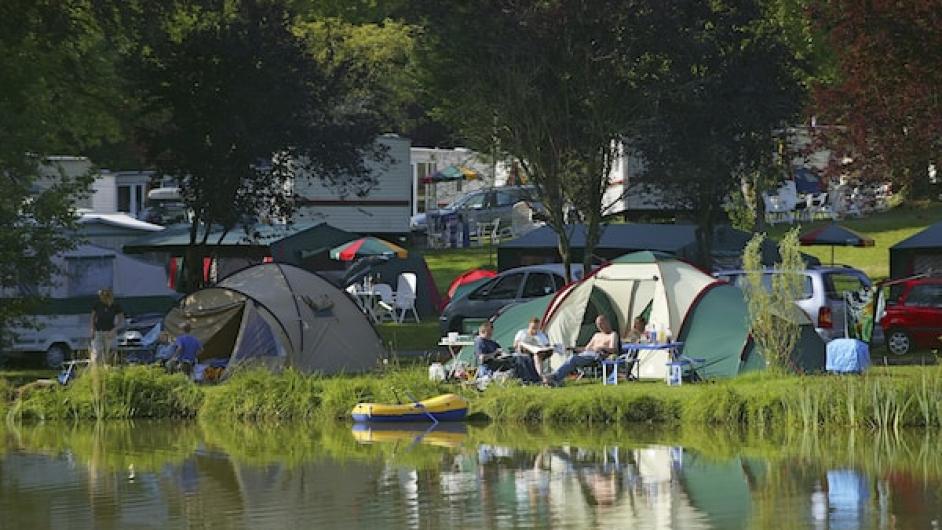 Castel-Camping Le Brévedent **** - emplacements camping spacieux et ombragés - lac - étang - Le Brévedent - Normandie - Calvados 