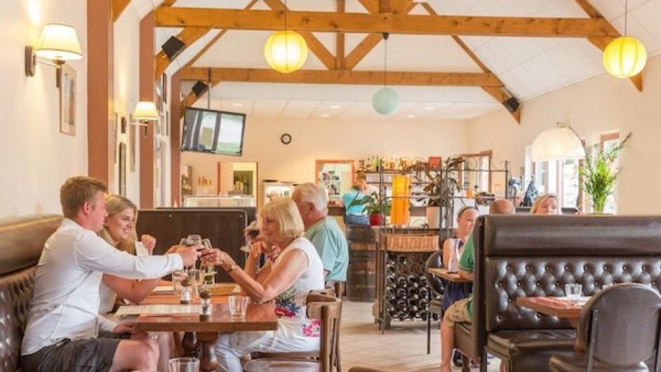 Castel-Camping Le Brévedent **** - restauration - tables - restaurant - Le Brévedent - Normandie - Calvados 