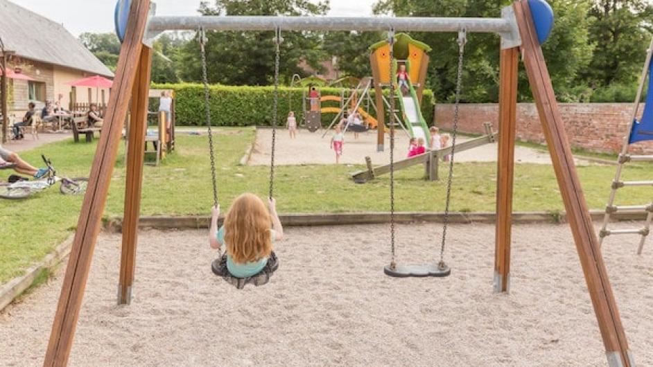 Castel-Camping Le Brévedent **** - aire de jeux - balançoire - aire pour les enfants - Le Brévedent - Normandie - Calvados 