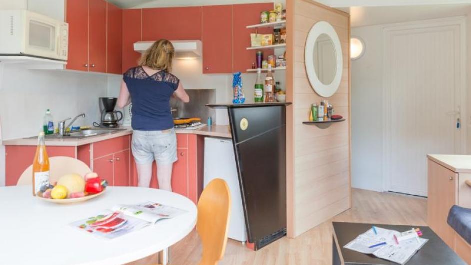 Castel-Camping Le Brévedent **** - Mobil-home - intérieur - cuisine - Le Brévedent - Normandie - Calvados 