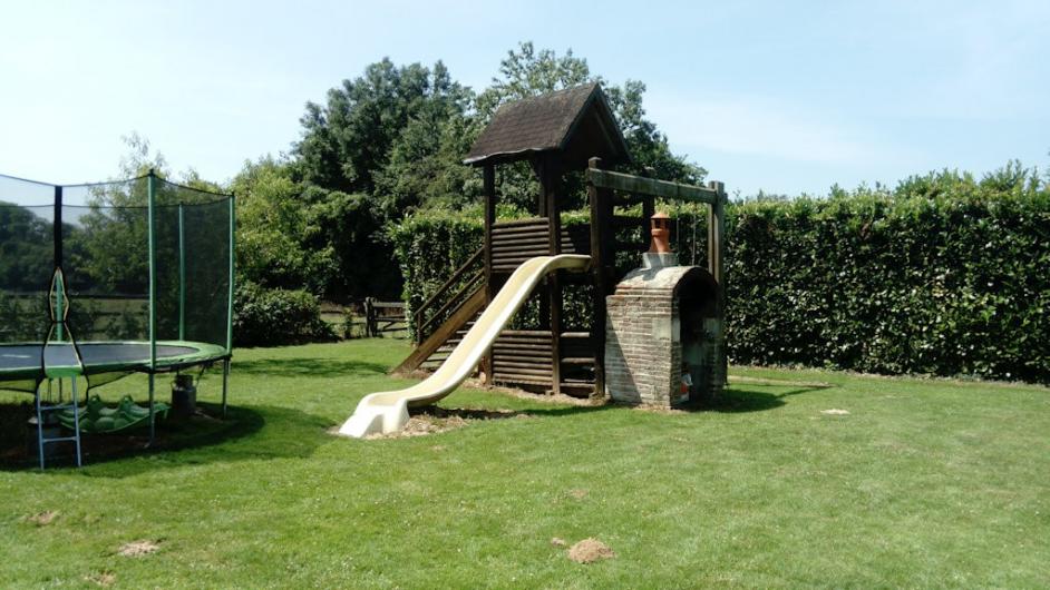 Chambres d'hôtes Mme Fossey Beaumont-en-Auge - extérieur - espace pour enfant - aire de jeux - Beaumont-en-Auge - Normandie - Calvados