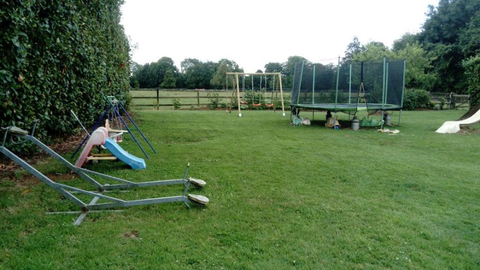 Chambres d'hôtes Mme Fossey Beaumont-en-Auge - extérieur - jardin - aire de jeux - Beaumont-en-Auge - Normandie - Calvados
