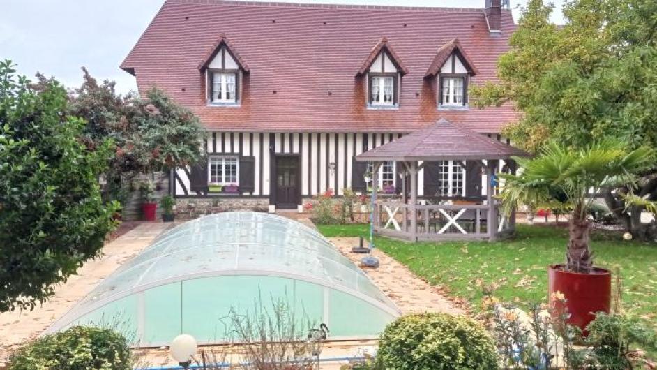 Chambres d'hôtes Chez Martine - maison normande - extérieur - piscine - colombages - Pont-l'Evêque - Normandie - Calvados