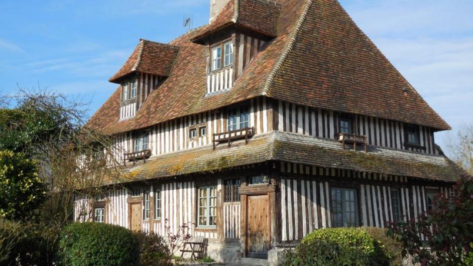 Chambres d'hôtes Le Manoir du Lieu Dey - maison normande - colombage - extérieur - façade avant - Reux - Normandie - Calvados 