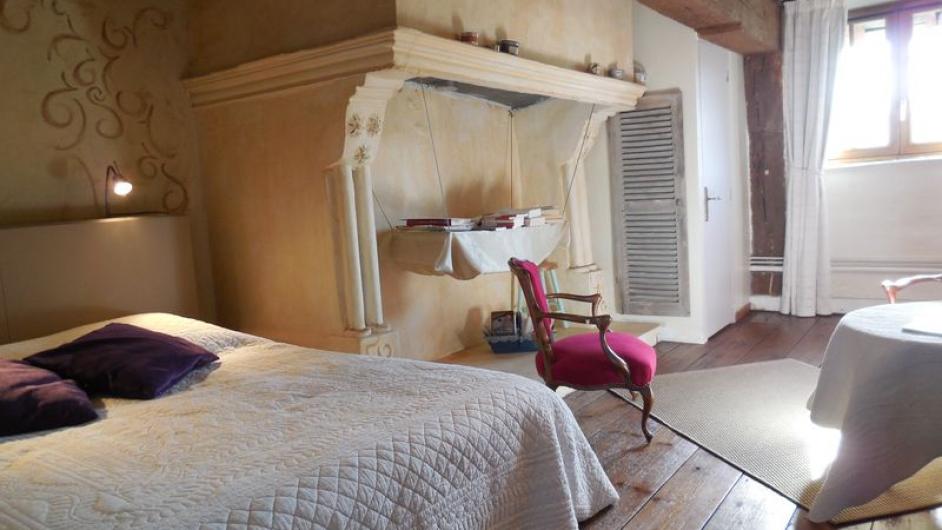 Chambres d'hôtes Le Manoir du Lieu Dey - chambre 2 personnes - lit double - salon - intérieur - Reux - Normandie - Calvados