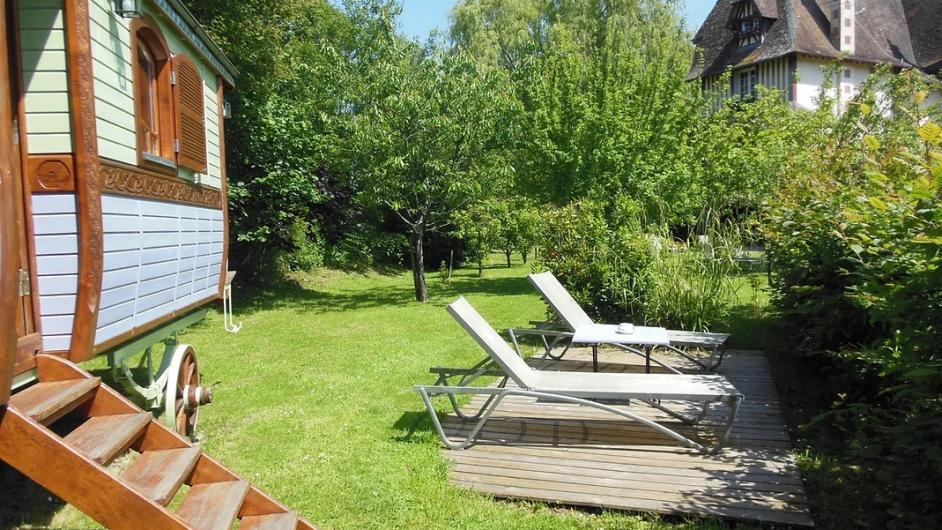 Chambres d'hôtes Il était une fois - roulotte - hébergement insolite - terrasse - Pont-l'Evêque - Normandie - Calvados 