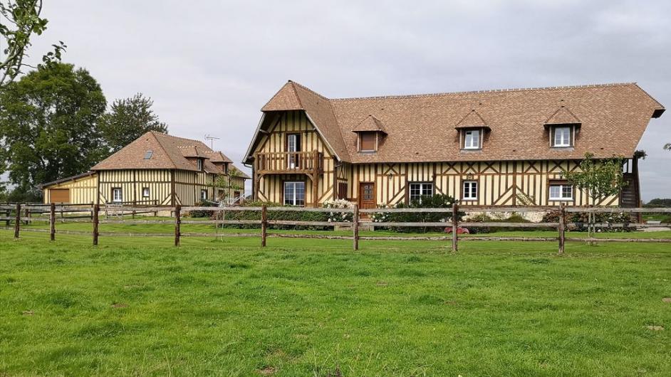 Chambres d'hôtes la Ferme des Hayes - extérieur - terrasse - jardin - maison en colombages - maison normande - Formentin - Normandie - Calvados 
