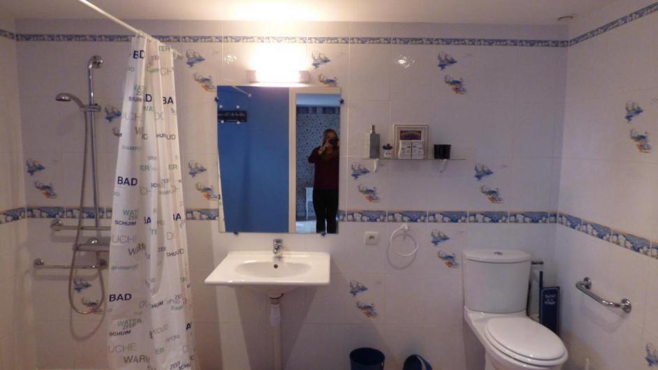 Salle de douche PMR La Grange de Saint-Léger Pays d'Auge Normandie