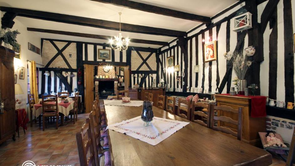 Salle petits déjeuners colombages La Grange de Saint-Léger Pays d'Auge Normandie