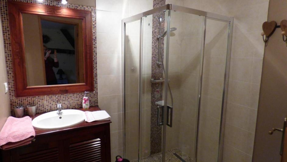 Chambres d'hôtes salle de douche La Grange de Saint-Léger Pays d'Auge Normandie