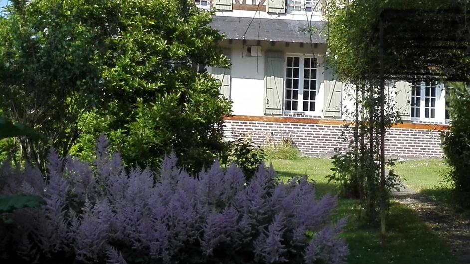 Chambres d'hôtes aux Malis - Route du Cidre - extérieur - jardin - fleurs - maison en colombages - Bonnebosq - Normandie - Calvados
