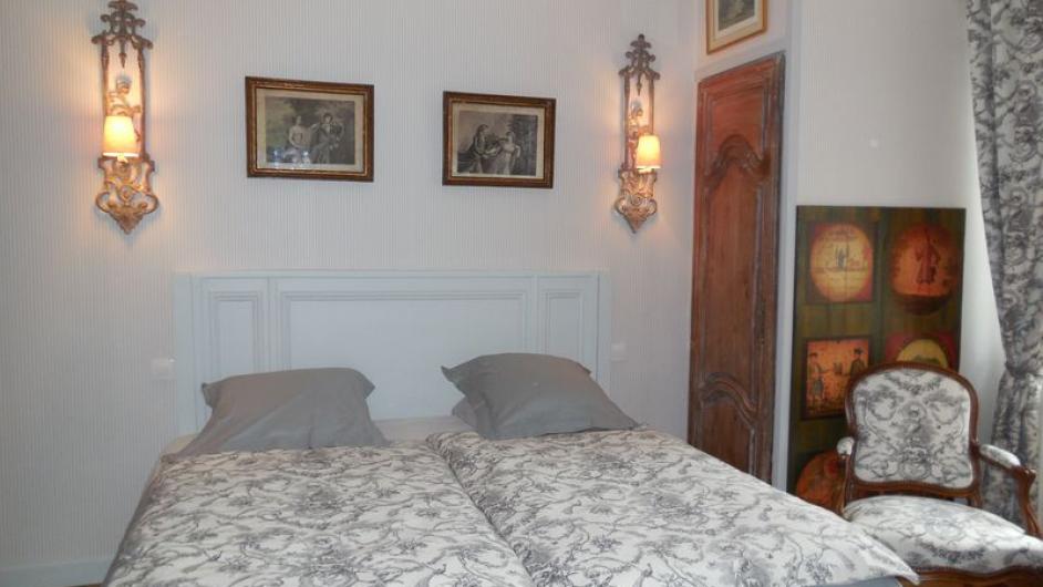 Chambres Le Prieuré Boutefol - Mme Colin - chambre - gris - lit double - intérieur - Surville - Normandie - Calvados