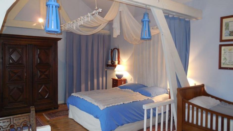 Chambres Le Prieuré Boutefol - Mme Colin - chambre - intérieur - lit double - bleu - Surville - Normandie - Calvados