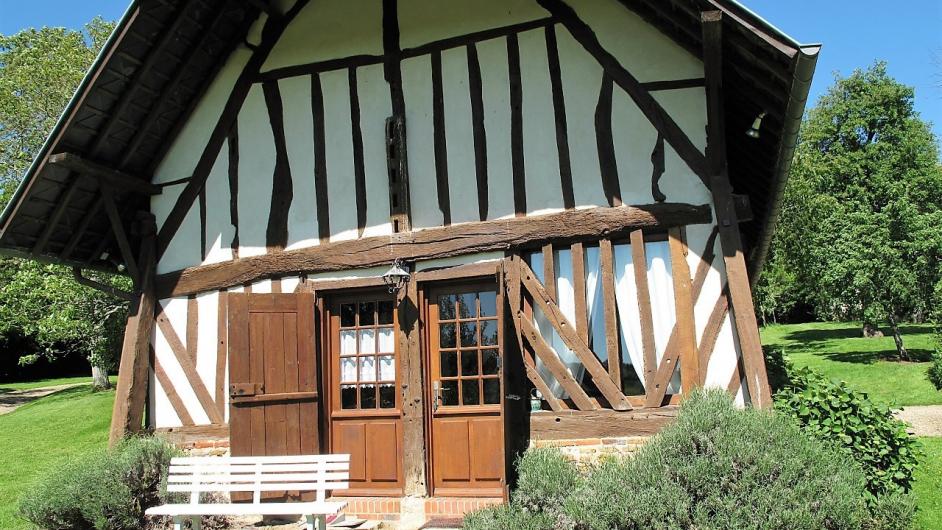 Gîte La Charretterie - maison normande - façade en colombage - extérieur - Les Authieux-sur-Calonne - Normandie - Calvados - chopinet charreterie - Mme Chopinet