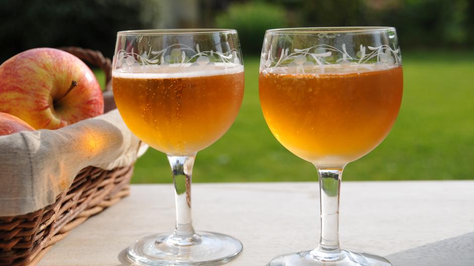 Cidrerie du Cerisier - cidre - pommes - verres - Beaumont en Auge